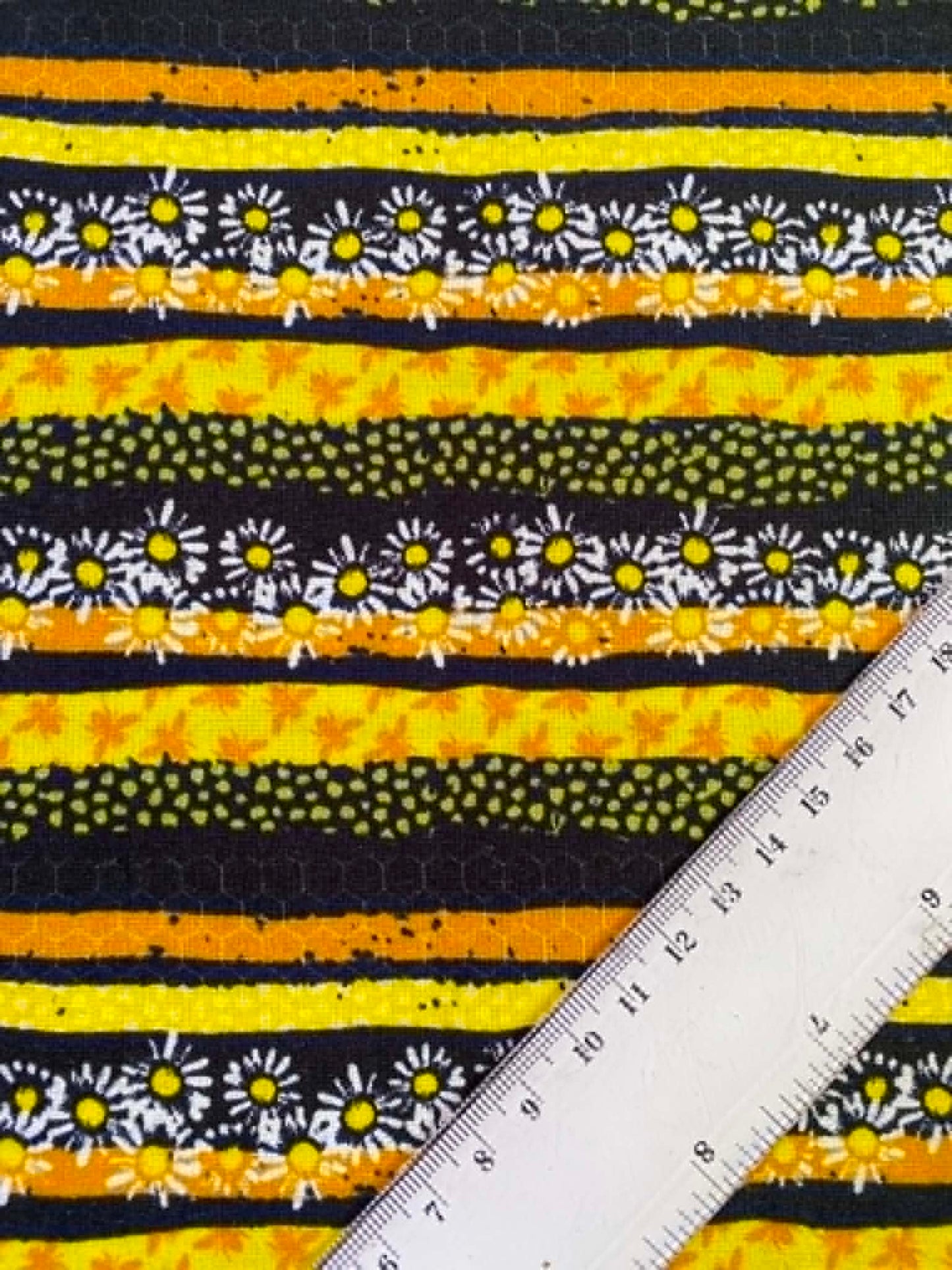 Black & Yellow Honeycomb Daisy Stripe 100% Cotton Fabric - Bumblebee Garden - 44" Wide By The Metre
