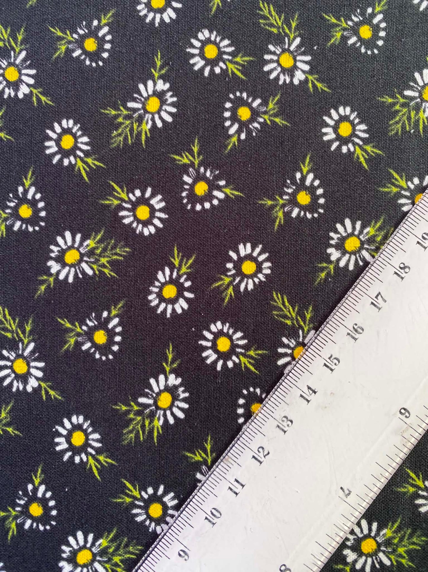 Black Ditsy Daisy 100% Cotton Fabric - Vintage Floral - 44" Wide By The Metre