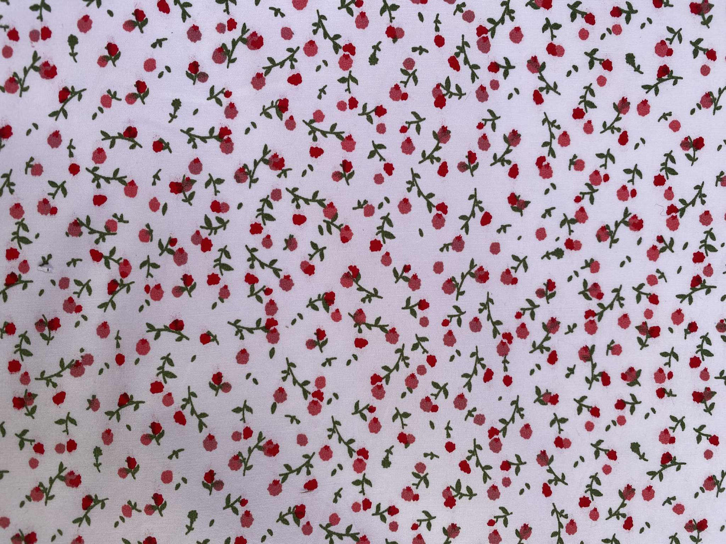 64% Cotton 30% Poly 6% Lycra - Green/Red/White - 51"Wide - Sold By The Metre